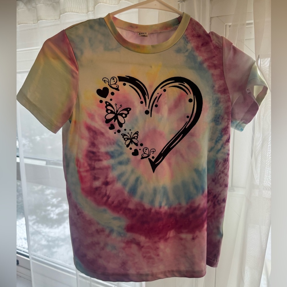 SHEIN Multicolor Tie-Dye Kids Tee with Heart and Butterflies